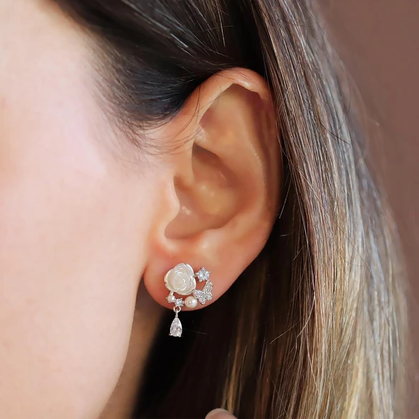 Gül Kelebekli Sedefli Gümüş Küpe ürün görseli 1