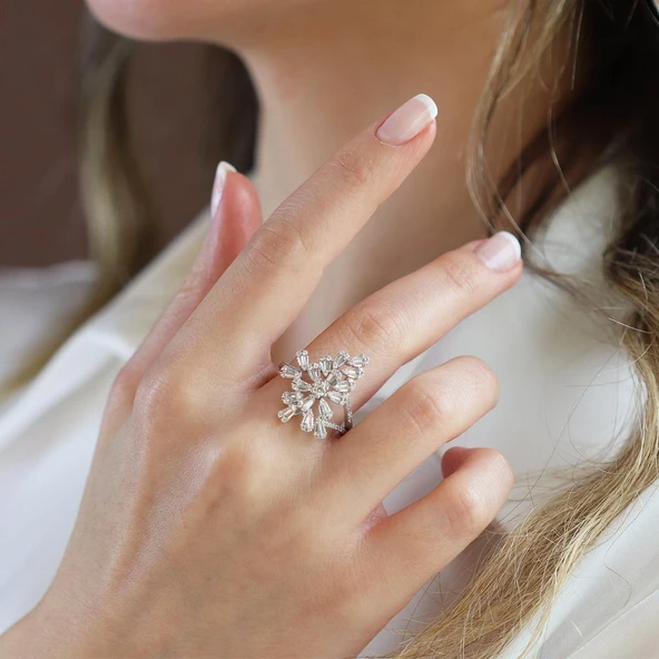 Çiçek Model Taşlı Gümüş Yüzük ürün görseli 1