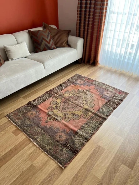 106x162 cm Küçük Vintage Türk Kilim, Benzersiz Motifli El Dokuma Yün Halı, Retro Tarzı Ev Dekoru - 2