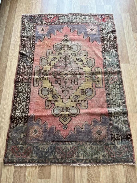 106x162 cm Küçük Vintage Türk Kilim, Benzersiz Motifli El Dokuma Yün Halı, Retro Tarzı Ev Dekoru