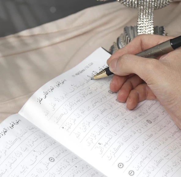 Gölgeli Kuranı Kerim ve Yazı Mushafı - Hafızlar için Arapça El Yazısı Pratik Kitabı Siyah - 3