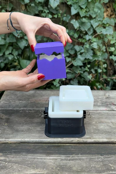 TOSS Kapaklı Kasnaklı Silikon Kap Kalıbı ürün görseli