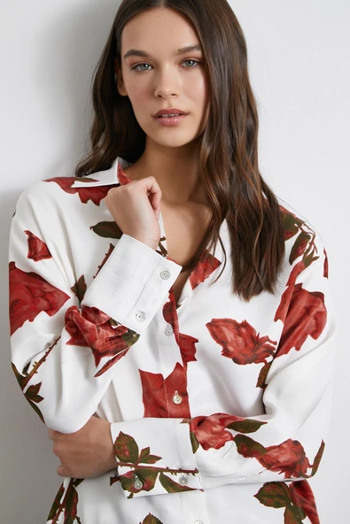 Gül Baskılı Saten Gömlek Beyaz ürün görseli