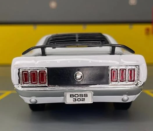 Welly Koleksiyon 1 / 24  1970 Ford Mustang Boss Beyaz Model Metal Araba - 3