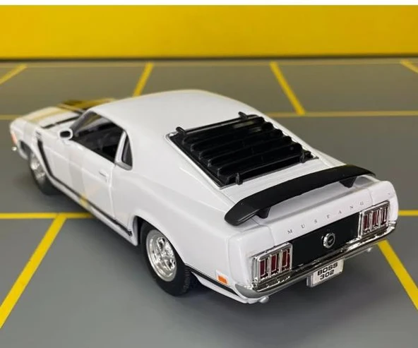 Welly Koleksiyon 1 / 24  1970 Ford Mustang Boss Beyaz Model Metal Araba - 5