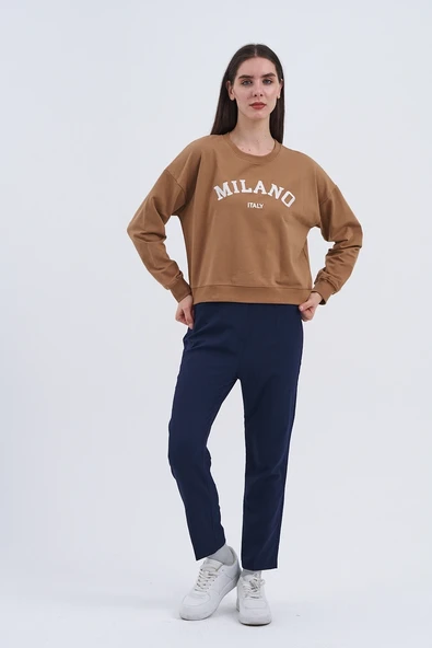 Trend Kadın Hem şehirli hem de rahat stilin mükemmel buluşması olan bu sweatshirt - 8