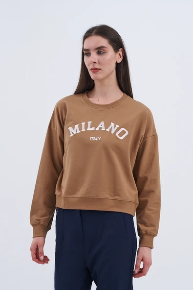 Trend Kadın Hem şehirli hem de rahat stilin mükemmel buluşması olan bu sweatshirt - 11
