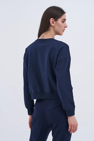 Trend Kadın Hem şehirli hem de rahat stilin mükemmel buluşması olan bu sweatshirt - 4