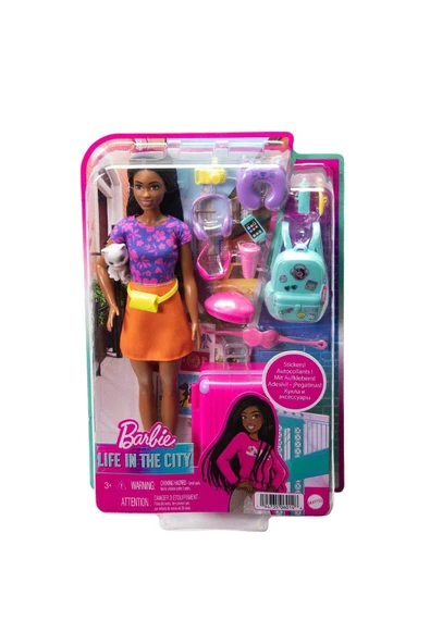 BARBİE Brooklyn Seyahatte Bebeği ve Aksesuarları HGX55