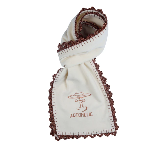 Artoholic krem polar tasarım nakışlı atkı
