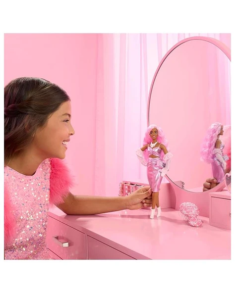 Barbie Deluxe Style Pembe Saçlı Bebek HYV25 - 5