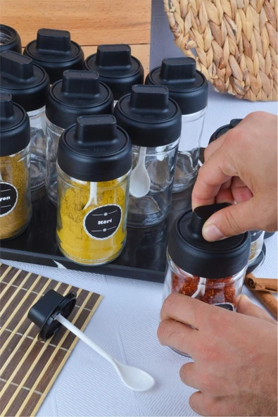 Sezka Life 12 Adet Kapağı Kendinden Kaşıklı Ve Kilitli Cam Baharatlık 21 Adet Suya Dayanıklı Etiket Seti-300ml - 3