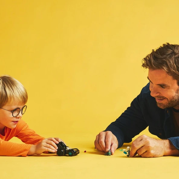 LEGO DC Batman: Batman ve Batmobile, Mr. Freeze e Karşı Araç Oyun Seti 76301 - Resim 2