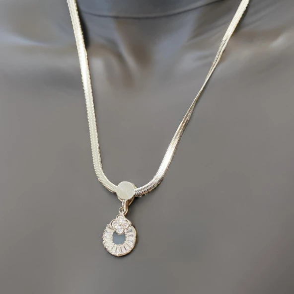 Gümüş Renk Antialerjik 316L Çelik Modern Kolye Şık ve Zarif Tasarım Detaylarıyla ürün görseli 1