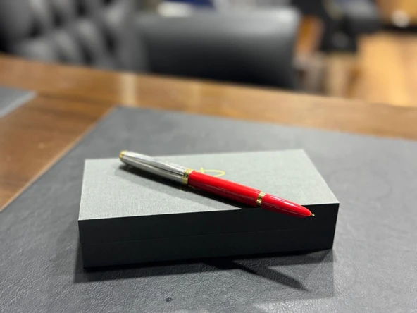Parker 51 Premium Kırmızı GT Altın Tasarımlı Dolma Kalem - 5