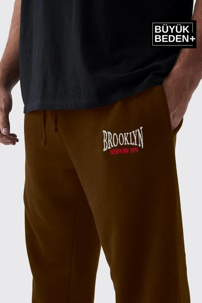 Büyük Beden Paça Lastikli Buyuk Brooklyn Baskılı İnce Eşofman Altı SPR24BEA49 - 4