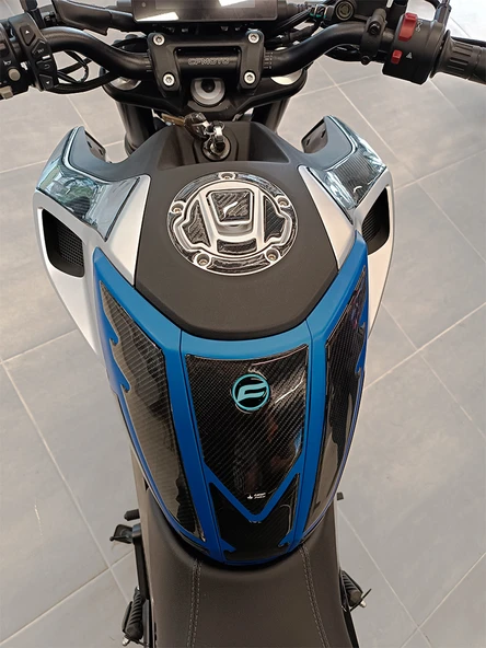 CF 250 NK 2023 ile Uyumlu Kaydırmaz 6D Karbon 19 Parça Tank Pad Seti GC17 - Resim 4