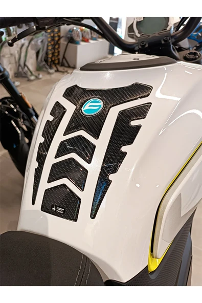 CF 450 NK 2024 ile Uyumlu Kaydırmaz 6D Karbon 21 Parça Tank Pad Seti GC18 - 4