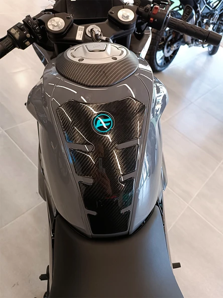 CF 250 SR 2023 ile Uyumlu Kaydırmaz 14 Parça 6D Karbon Tank Pad Seti GC15 - 3