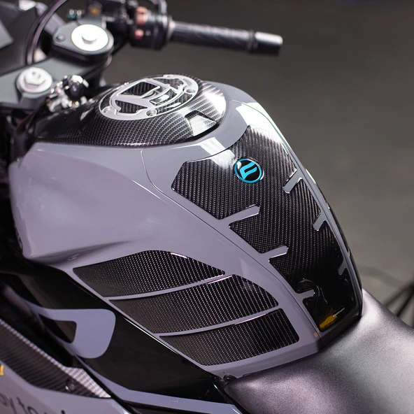 CF 250 SR 2023 ile Uyumlu Kaydırmaz 14 Parça 6D Karbon Tank Pad Seti GC15 - 8