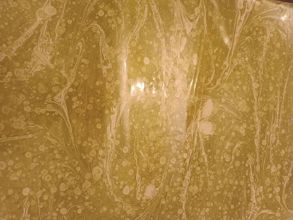 Ebru Sanatı - Mavi karışık Desenli kompozisyon Ebruzen, Ressam: Serpil ( Tunca ) imzası .Ebat : 34x 49 cm.