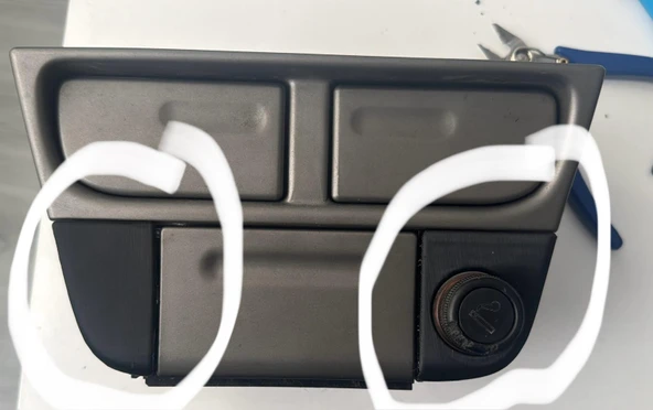 VECTRA B BARDAKLIK ALT KISIM KÜLLÜK ÇAKMAKLIK YANI SAĞ VE SOL KÖŞE ÇERÇEVE PLASTİKLERİ - 2