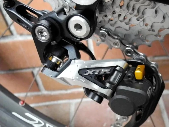 Shimano XTR RD-M986 Arka Aktarıcı Shadow+ Kilitlenebilir Shımano 10 Vites Aktarıcı - Resim 5