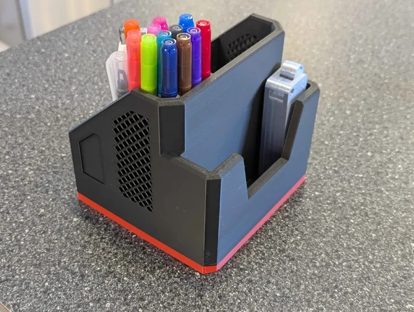 MASAÜSTÜ USB YUVALI KALEMLİK - 2