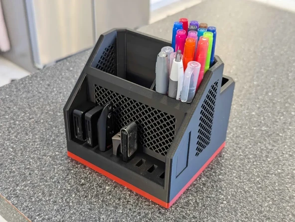 MASAÜSTÜ USB YUVALI KALEMLİK