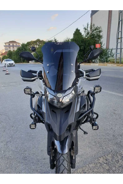 MOTOCAM Benelli TRK 502 X Siperlik Ön Cam 2017 2024 Model 54cm Siyah Renkli 4mm UZUN CAM