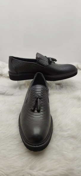 ÇİĞDEM SİYAH BASKILI GERÇEK DERİ ÖNÜ PÜSKÜLLÜ SPOR TABAN KLASİK AYAKKABI (M.S 34) - Resim 2