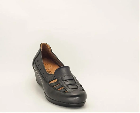 ÇİĞDEM SİYAH HAKİKİ DERİ ÖNÜ ŞERİTLİ ORTOPEDİK KADIN AYAKKABISI - Resim 4