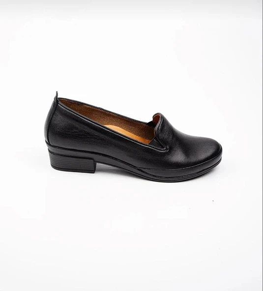 ÇİĞDEM SİYAH HAKİKİ DERİ YANLARI LASTİKLİ KADIN TOPUKLU ORTOPEDİK GÜNLÜK AYAKKABI - Resim 3