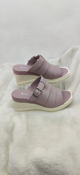 ÇİĞDEM GERÇEK DERİ PUDRA KADIN GENİŞ BANTLI  DOLGU TOPUK TERLİK - Resim 2