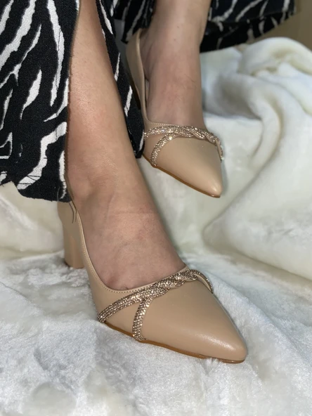 ÇİĞDEM SİVRİ BURUN KALIN ÖKÇE ÖNÜ TAŞLI SİYAH TOPUKLU AYAKKABI - Resim 6