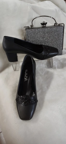 ÇİĞDEM SİYAH ÖNÜ TAŞ DETAYLI KALIN ÖKÇE KADIN AYAKKABI (BHDR A5) - Resim 2