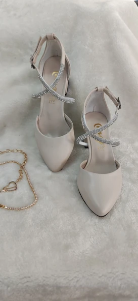 ÇİĞDEM SİYAH ÇAPRAZ TAŞ BANTLI SİVRİ BURUN TOPUKLU AYAKKABI (CMY AT9) - 5