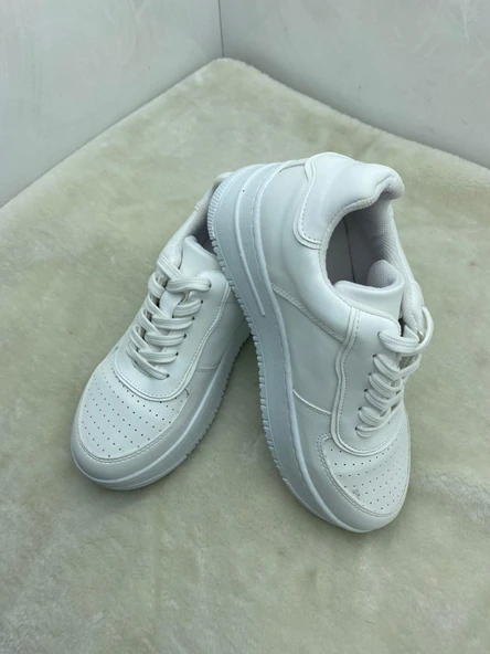 ÇİĞDEM BEYAZ DERİ YÜKSEK TABAN DELİKLİ KADIN SPOR AYAKKABI - Resim 7