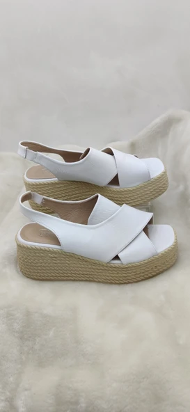 ÇİĞDEM GERÇEK DERİ BEYAZ ARKASI LASTİKLİ DOLGU TOPUK SANDALET(blsSN15) - Resim 2