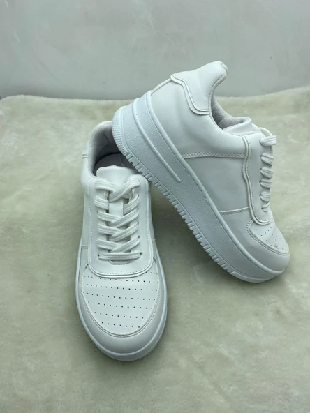 ÇİĞDEM BEYAZ DERİ YÜKSEK TABAN DELİKLİ KADIN SPOR AYAKKABI - Resim 8