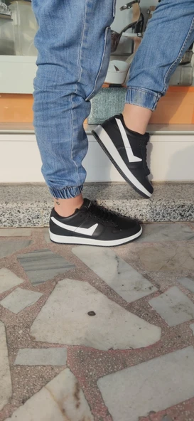 ÇİĞDEM SİYAH-BEYAZ DERİ DÜZ TABAN SPOR AYAKKABI  Unisex - Resim 2