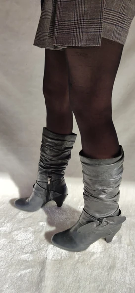 VENÜS SİYAH GERÇEK DERİ YANI FİYONKLU BÜZMELİ KADIN ÇİZME - Resim 2