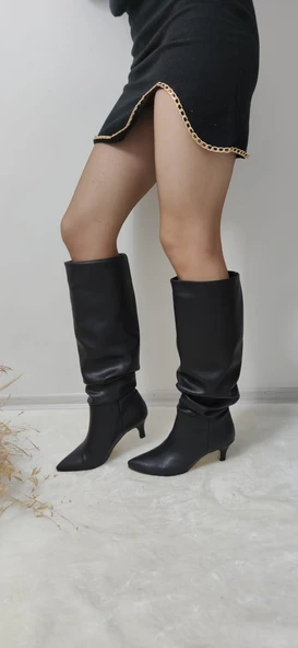 ÇİĞDEM SİYAH DERİ BÜZMELİ FERMUARSIZ DİZ ALTI ÇİZME - 2