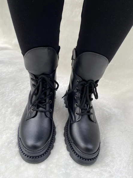 ÇİĞDEM YANDAN FERMUARLI ÖNDEN BAĞLI SİYAH CİLT POSTAL BOT ( ESF) - Resim 2