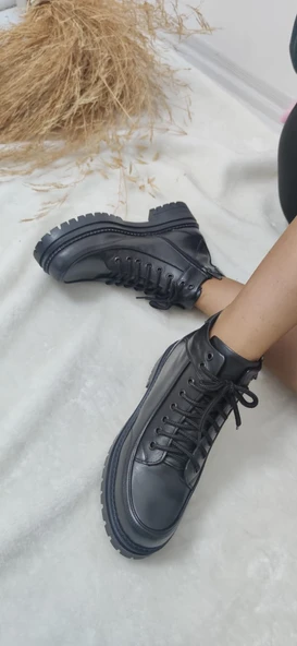 ÇİĞDEM GERÇEK DERİ SİYAH BAĞLI KADIN BOT (B1) - Resim 2