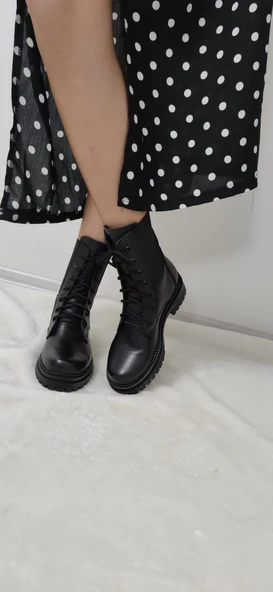 ÇİĞDEM GERÇEK DERİ SİYAH BAĞLI, LASTİKLİ KADIN POSTAL (B3) - Resim 2