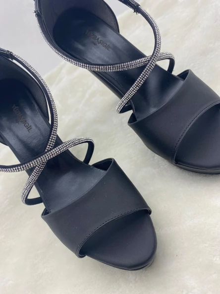 ÇİĞDEM SİYAH SATEN ÇAPRAZ TAŞ BANTLI PLATFORM TOPUKLU AYAKKABI - Resim 5