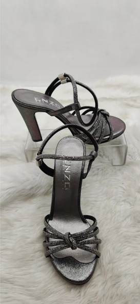 ÇİĞDEM PLATİN BİLEKTEN BAĞLAMALI TAŞLI TOPUKLU ABİYE AYAKKABI - Resim 2