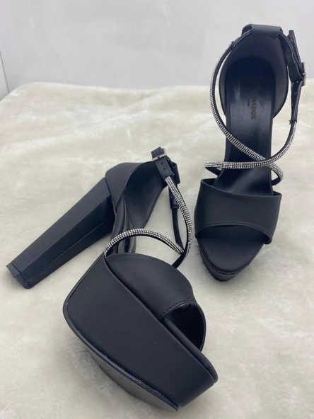 ÇİĞDEM SİYAH SATEN ÇAPRAZ TAŞ BANTLI PLATFORM TOPUKLU AYAKKABI - Resim 2