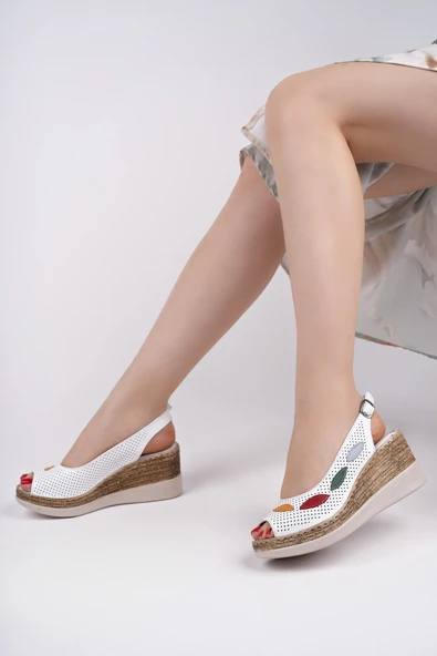 Muggo FİLYOS Hakiki Deri Arkası Açık Dolgu Topuklu Ayarlanabilir Kemerli Delikli Günlük Kadın Sandalet - 9